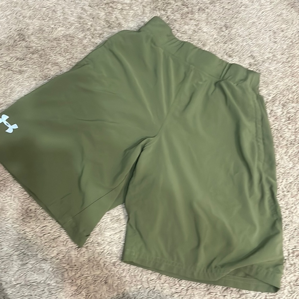 Men’s size medium Under Armour shorts
